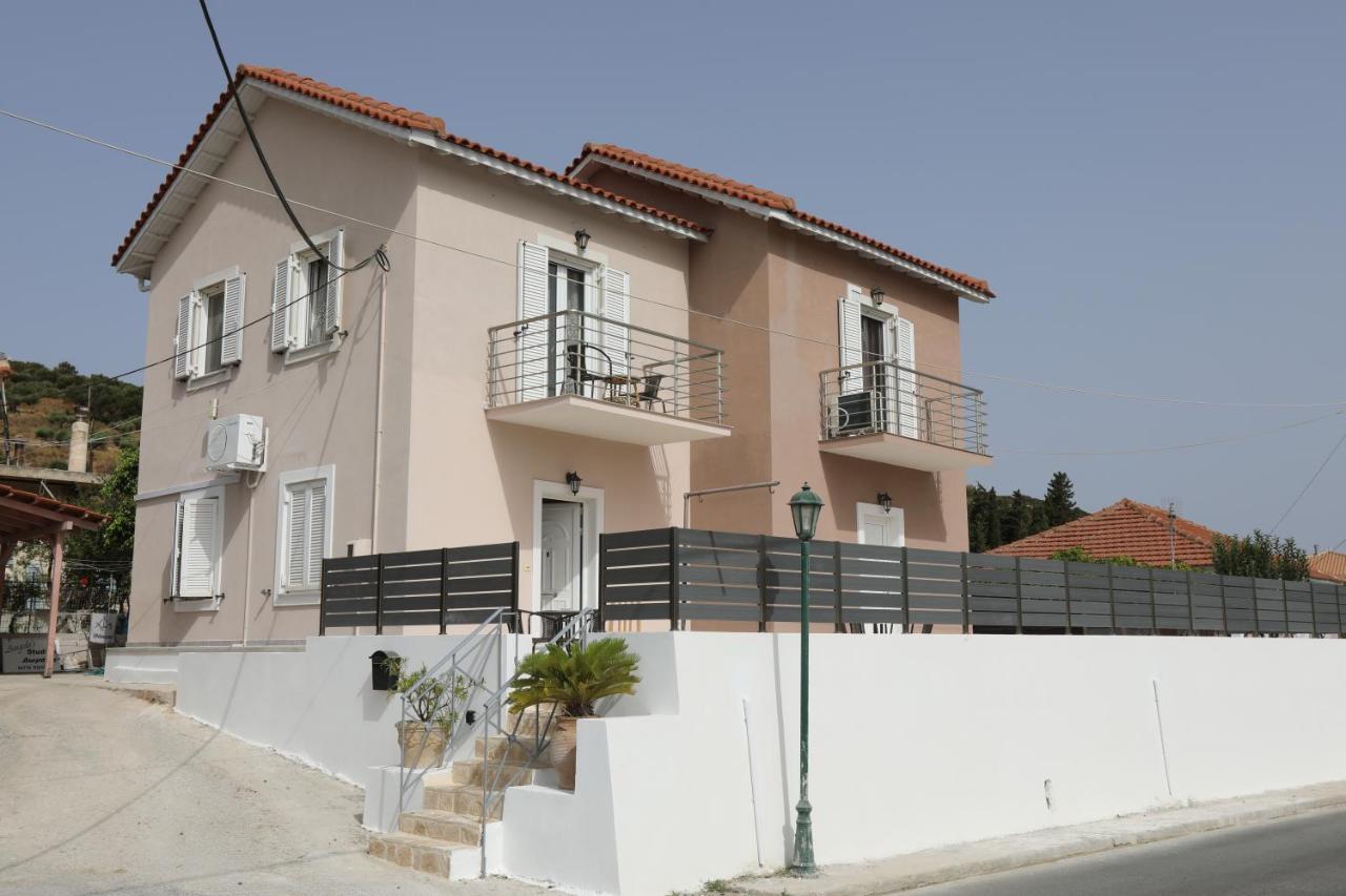 Angelos Apartments Lixouri Exterior photo